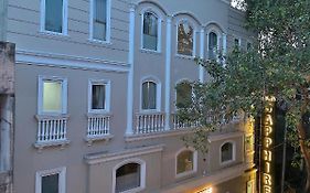 Hotel Sapphire House - 3 Mins Walk From Metro And 5 Mins From Rail Station